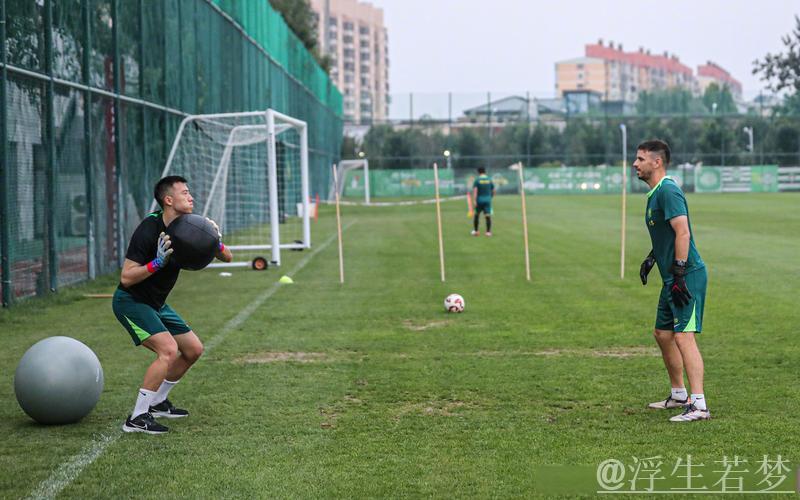 韩佳奇屡献神扑 法比奥破门助国安战平蓉城