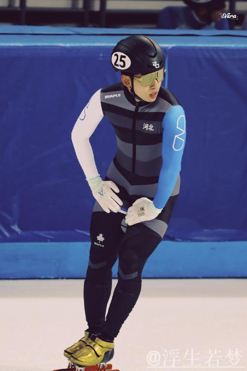 雨中鏖战:格罗夫斯孤身冲线夺冠 雨中鏖战:格罗夫斯孤身冲线夺冠