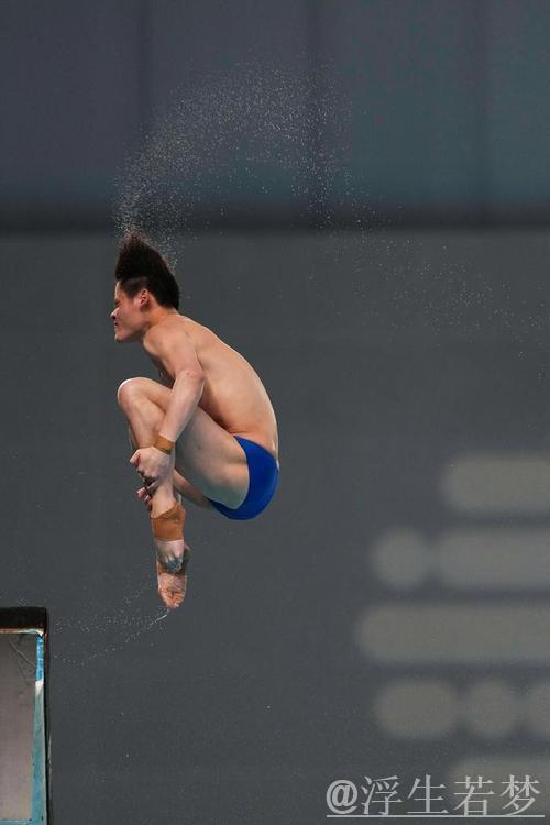 跳水世界杯总决赛:朱子锋男子10米跳台精彩表现 跳水世界杯总决赛:朱子锋男子10米跳台精彩表现
